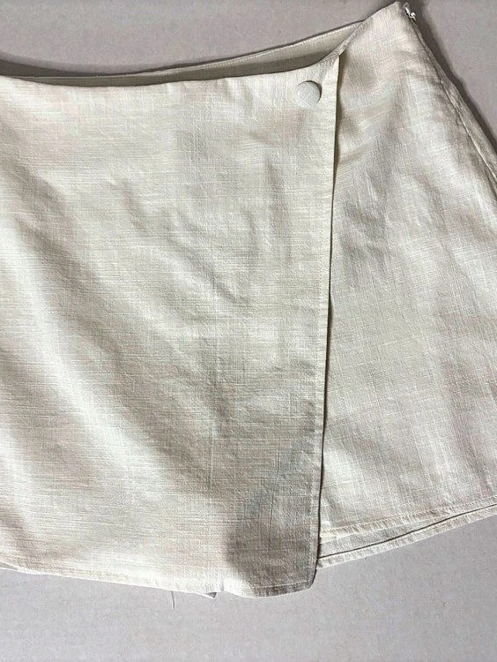 Miou Muse Linen Wrap-Front High Waist Shorts in White Size Medium NWT